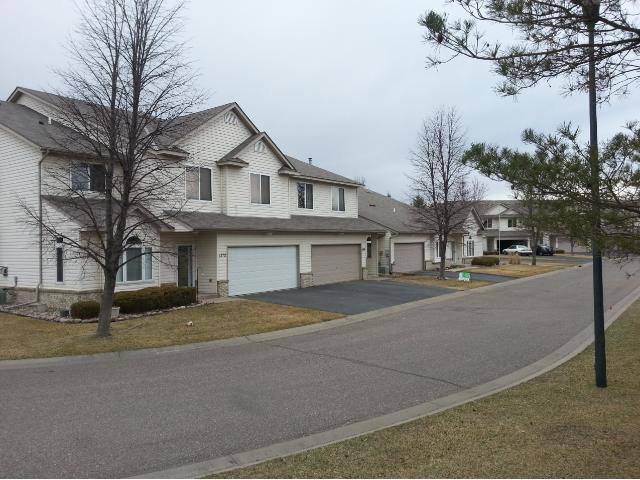 1274 Crystal Pl E, Chaska, MN 55318 photo 1