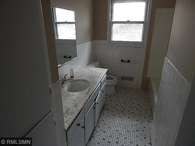 909 Dayton Rd, Champlin, MN 55316 photo 5