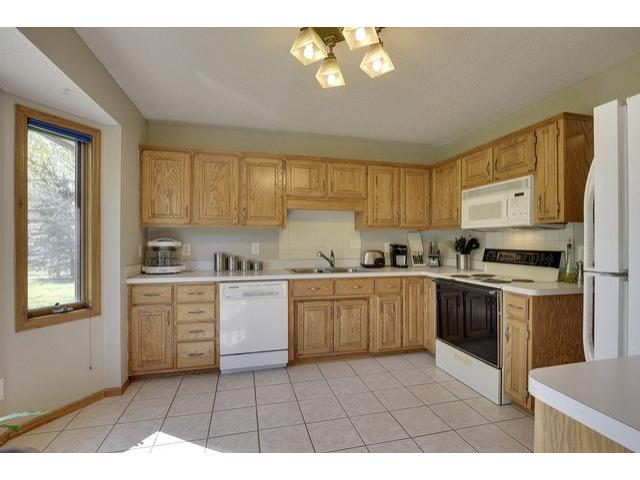 2242 Kessler Ct, Chaska, MN 55318 photo 3