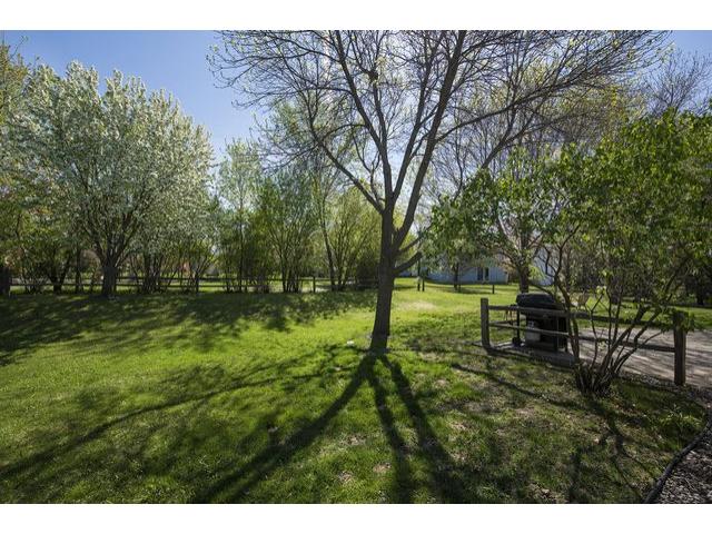 2242 Kessler Ct, Chaska, MN 55318 photo 2