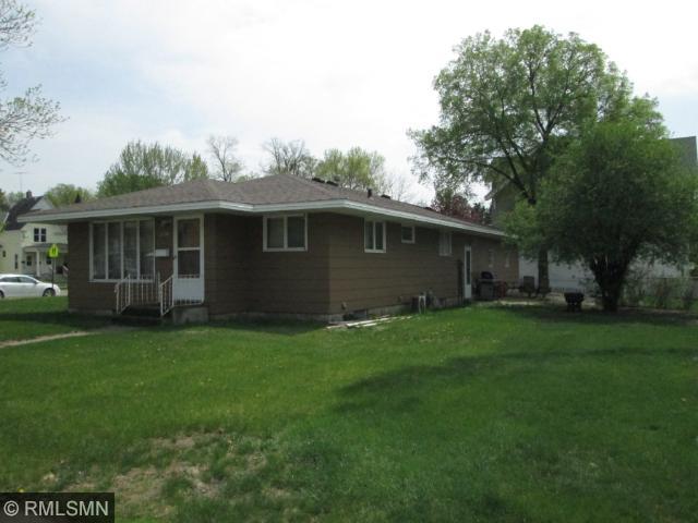 216 E 4th St, Litchfield, MN 55355 photo 2