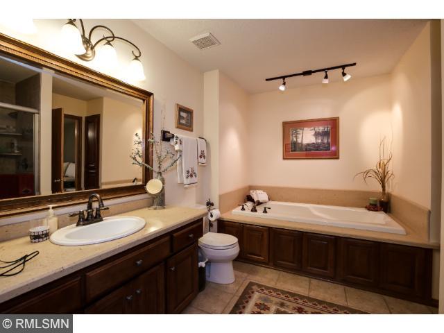 718 Summer Ln, Eagan, MN 55123 photo 9