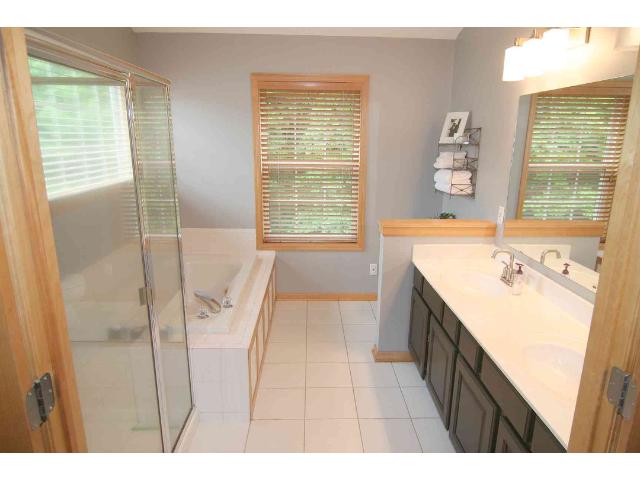 2746 Simons Dr, Chaska, MN 55318 photo 12