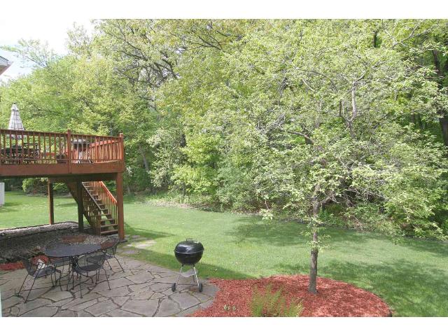 2746 Simons Dr, Chaska, MN 55318 photo 2