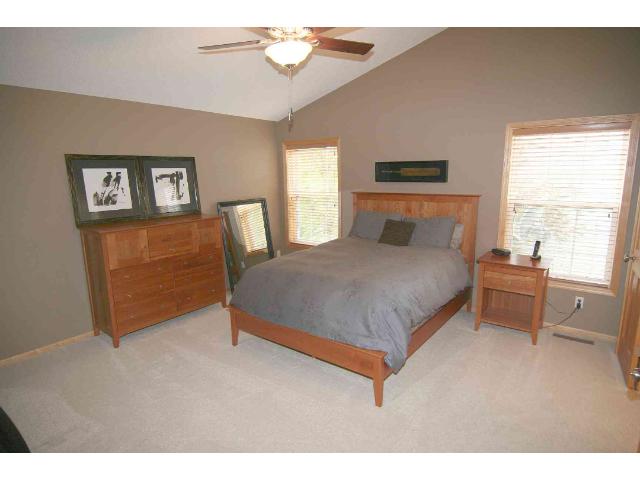 2746 Simons Dr, Chaska, MN 55318 photo 10