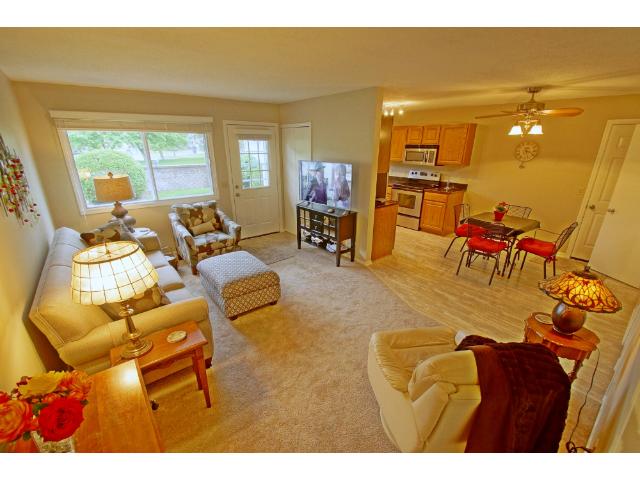 8405 S Pond Trl, Champlin, MN 55316 photo 2