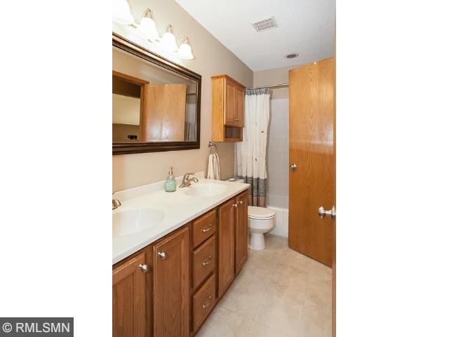 4463 Hamilton Dr, Eagan, MN 55123 photo 11