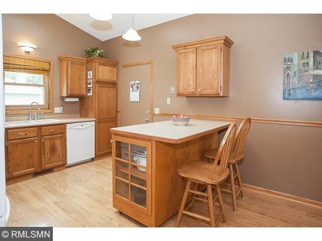 4463 Hamilton Dr, Eagan, MN 55123 photo 4