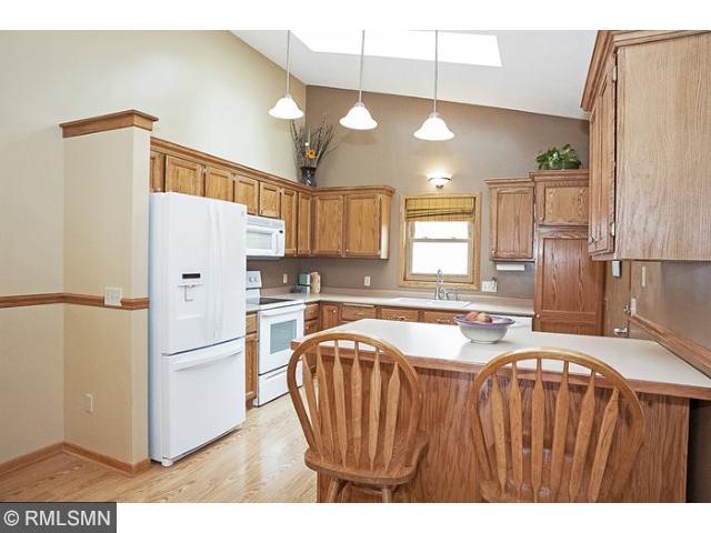 4463 Hamilton Dr, Eagan, MN 55123 photo 5