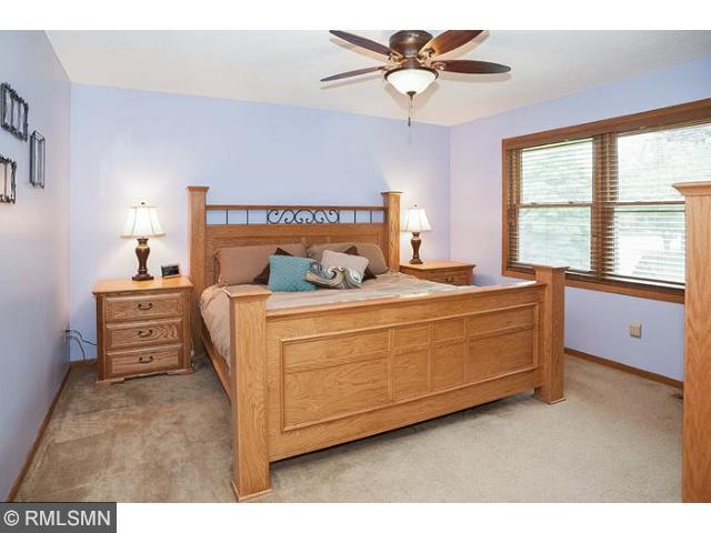 4463 Hamilton Dr, Eagan, MN 55123 photo 9