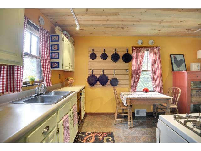2215 E 24th St, Minneapolis, MN 55404 photo 2