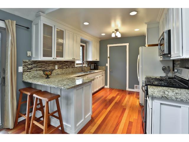 7616 W 101st St, Bloomington, MN 55438 photo 3