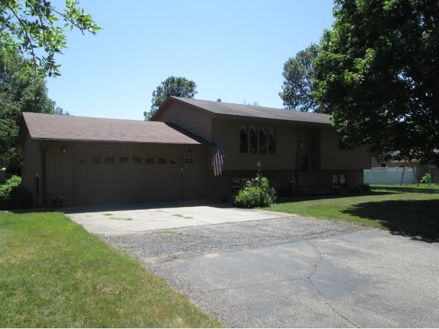 828 Clark Pl, Saint Cloud, MN 56301 photo 1
