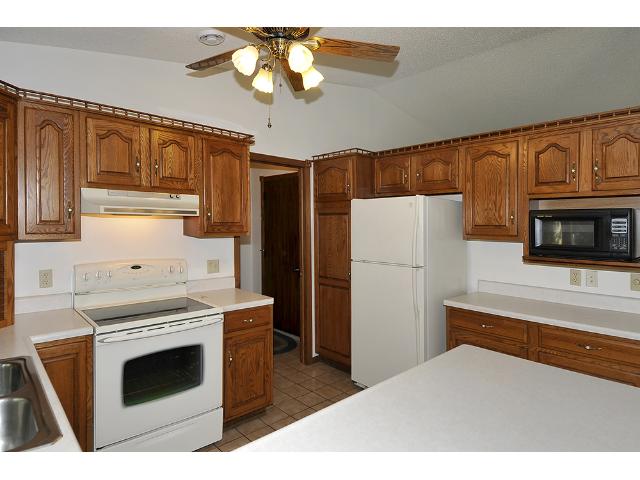 509 Whipple Way, Faribault, MN 55021 photo 9