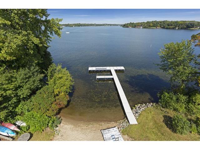 19255 Cedarhurst St, Wayzata, MN 55391 photo 2