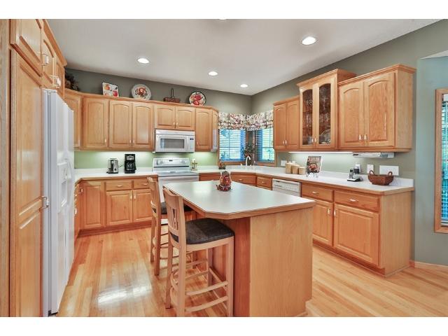 11258 Oakridge Cir N, Champlin, MN 55316 photo 4
