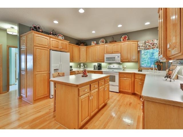 11258 Oakridge Cir N, Champlin, MN 55316 photo 3