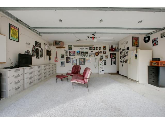 215 Meadow Dr, Loretto, MN 55357 photo 2
