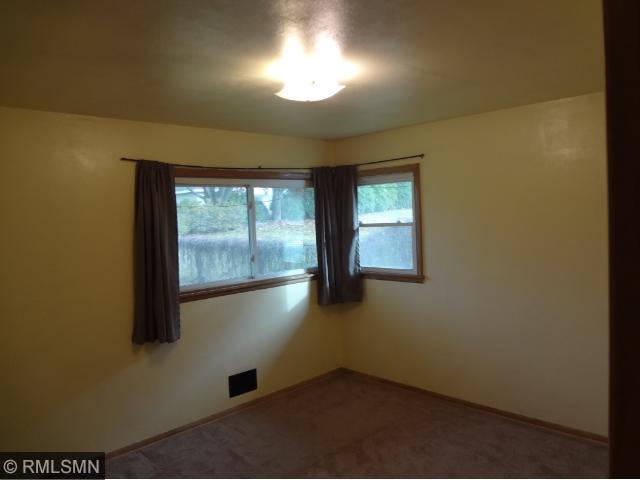1463 E 3rd St, Saint Paul, MN 55106 photo 9