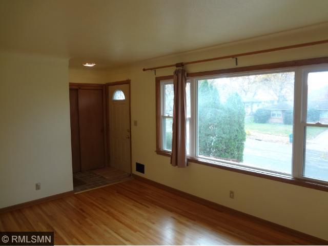 1463 E 3rd St, Saint Paul, MN 55106 photo 4