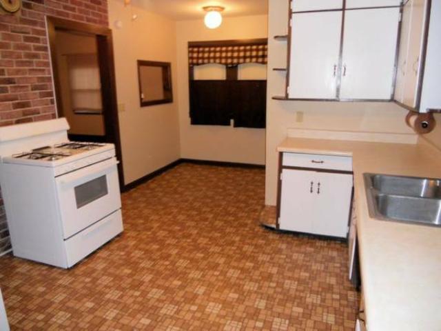 938 Division St E, Faribault, MN 55021 photo 5