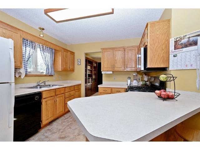210 Sunrise Ln, Champlin, MN 55316 photo 2