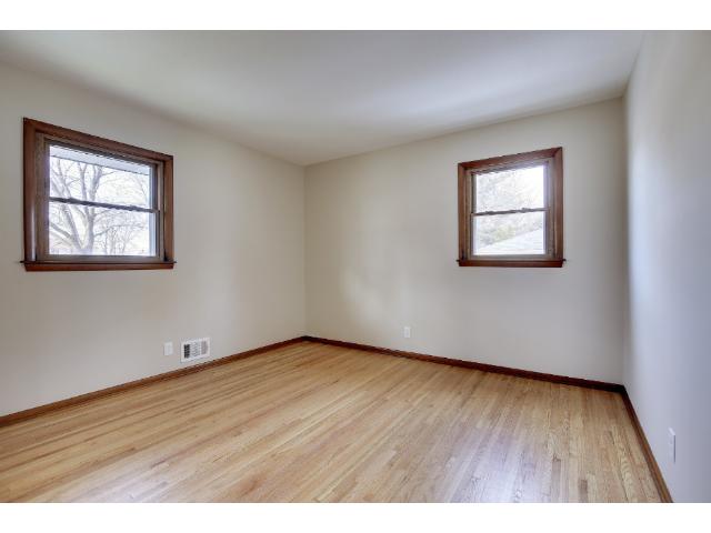 1127 Gresham Ave N, Saint Paul, MN 55128 photo 9