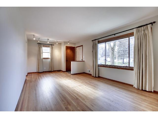 1127 Gresham Ave N, Saint Paul, MN 55128 photo 4