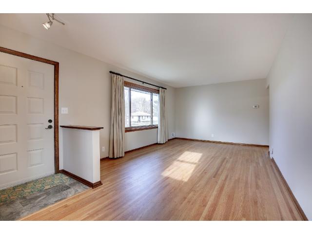1127 Gresham Ave N, Saint Paul, MN 55128 photo 2