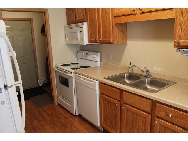 1032 Manor Ct, Saint Cloud, MN 56303 photo 5