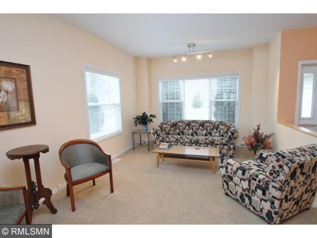 501 Cascade Dr, Chaska, MN 55318 photo 5