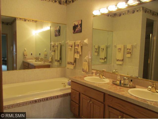 1492 Violet Ln, Eagan, MN 55122 photo 18