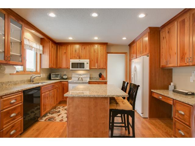 5810 Three Oaks Ave, Maple Plain, MN 55359 photo 2
