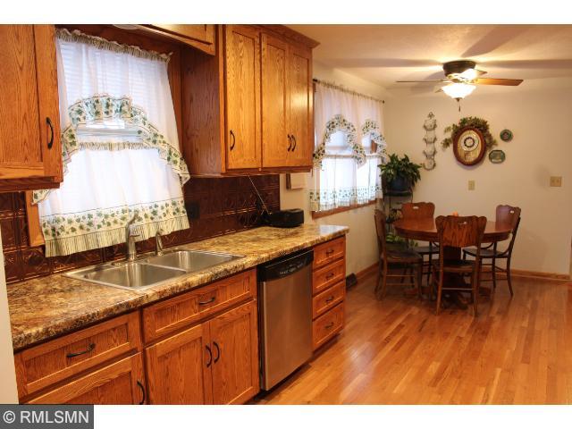 206 7th St E, Glencoe, MN 55336 photo 3