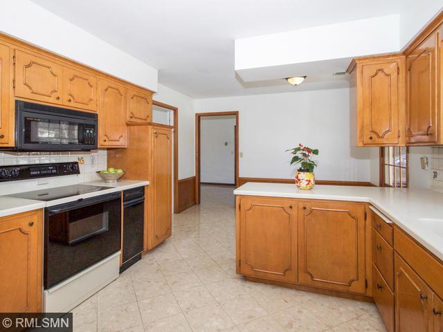 27450 Pine Bnd, Excelsior, MN 55331 photo 4
