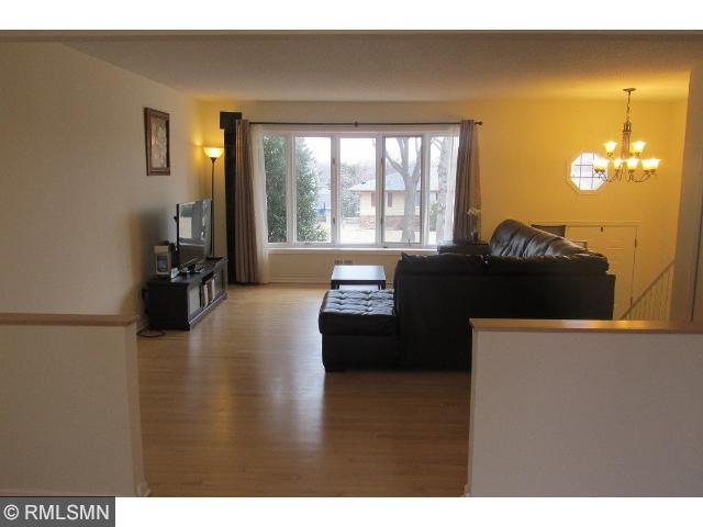 1522 Etna St, Saint Paul, MN 55106 photo 2