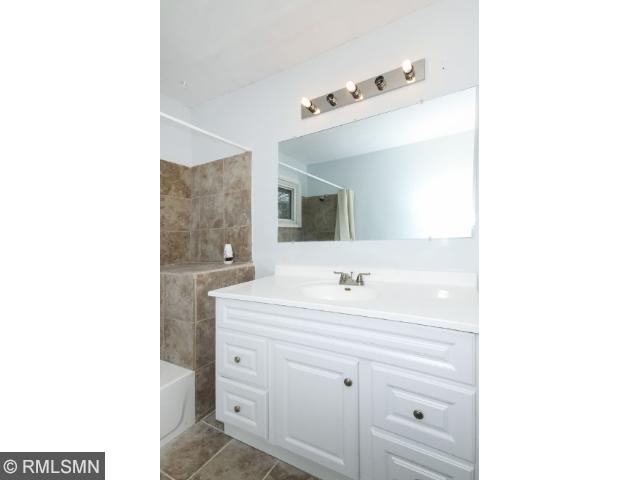 4279 Amber Dr, Eagan, MN 55122 photo 9