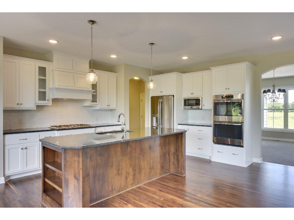 10602 Brookside Trl, Champlin, MN 55316 photo 4