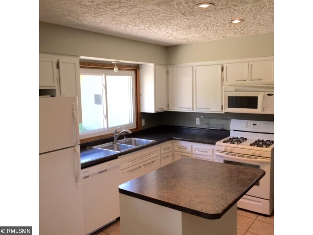 4218 Sandstone Dr, Eagan, MN 55122 photo 2