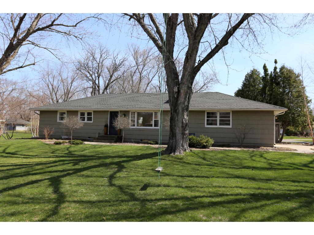 3647 Therese St, Wayzata, MN 55391 photo 2