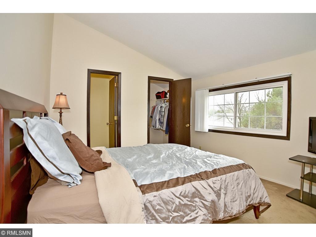 3301 Valley Ridge Dr, Eagan, MN 55121 photo 12