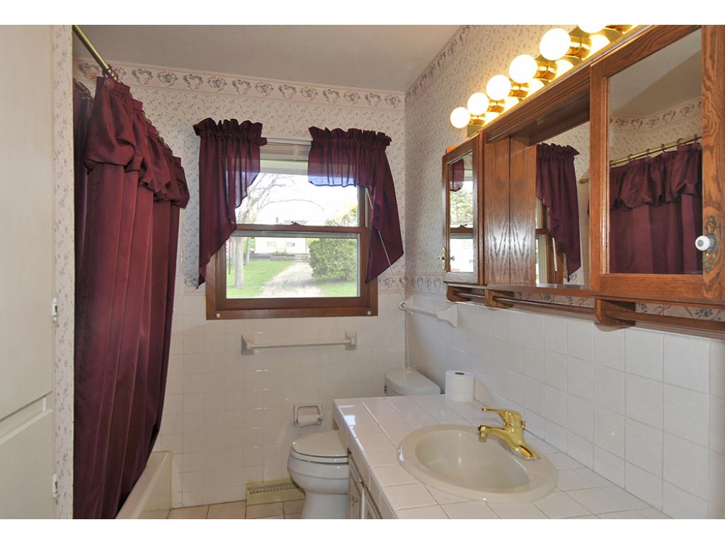 1115 Division St E, Faribault, MN 55021 photo 10