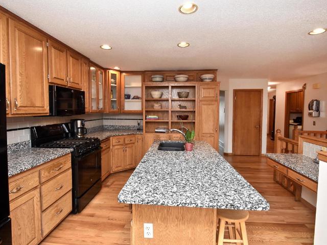 10045 Highview Ct, Champlin, MN 55316 photo 2