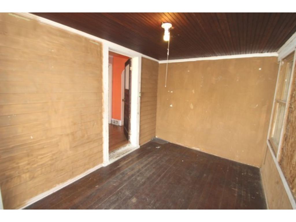 910 3rd St E, Saint Paul, MN 55106 photo 17