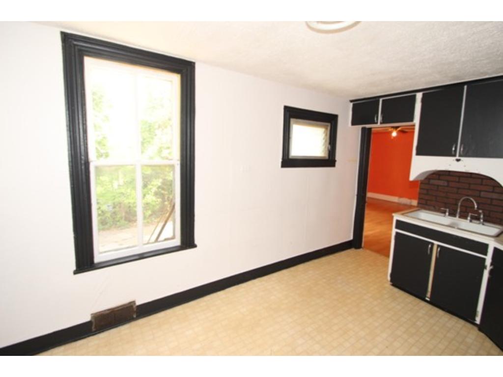 910 3rd St E, Saint Paul, MN 55106 photo 4