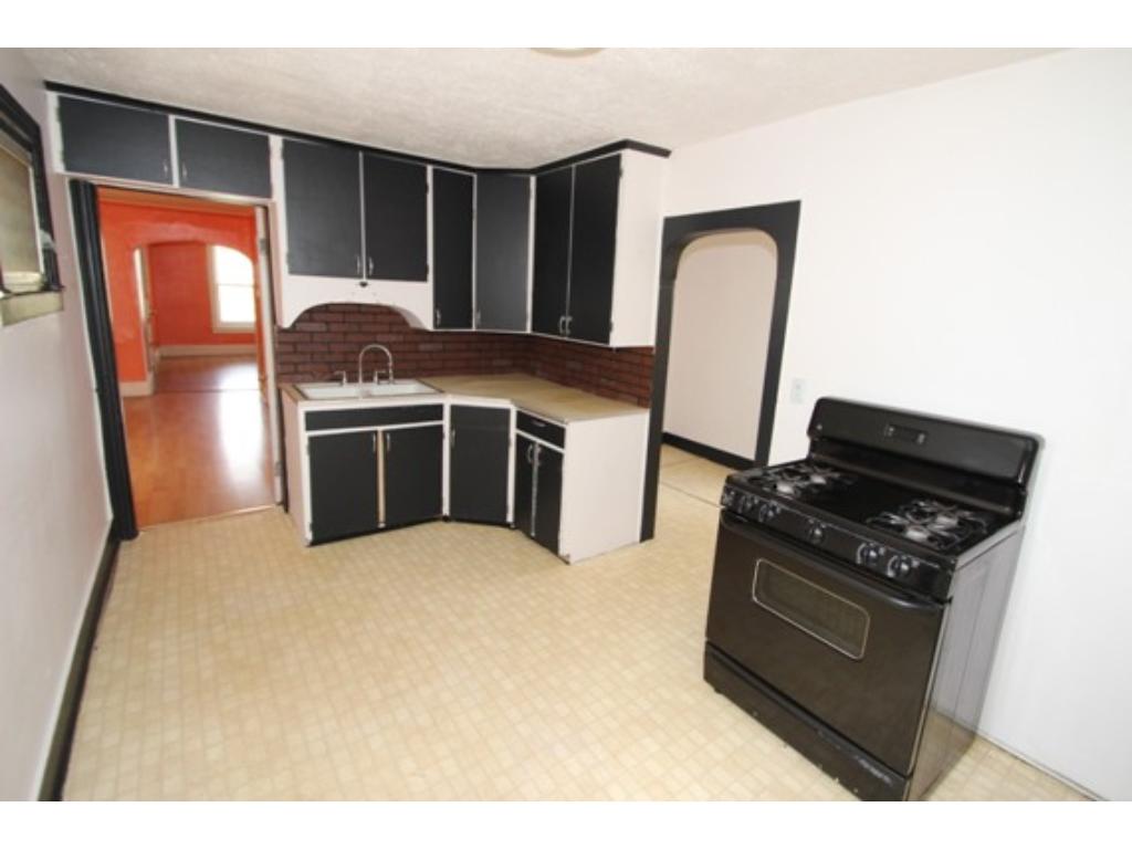 910 3rd St E, Saint Paul, MN 55106 photo 2