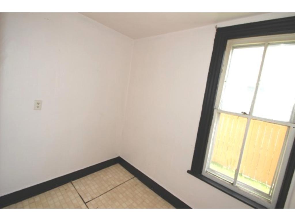 910 3rd St E, Saint Paul, MN 55106 photo 14