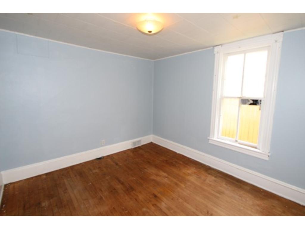 910 3rd St E, Saint Paul, MN 55106 photo 12