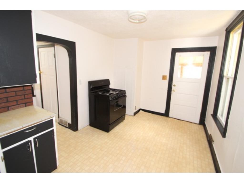 910 3rd St E, Saint Paul, MN 55106 photo 3