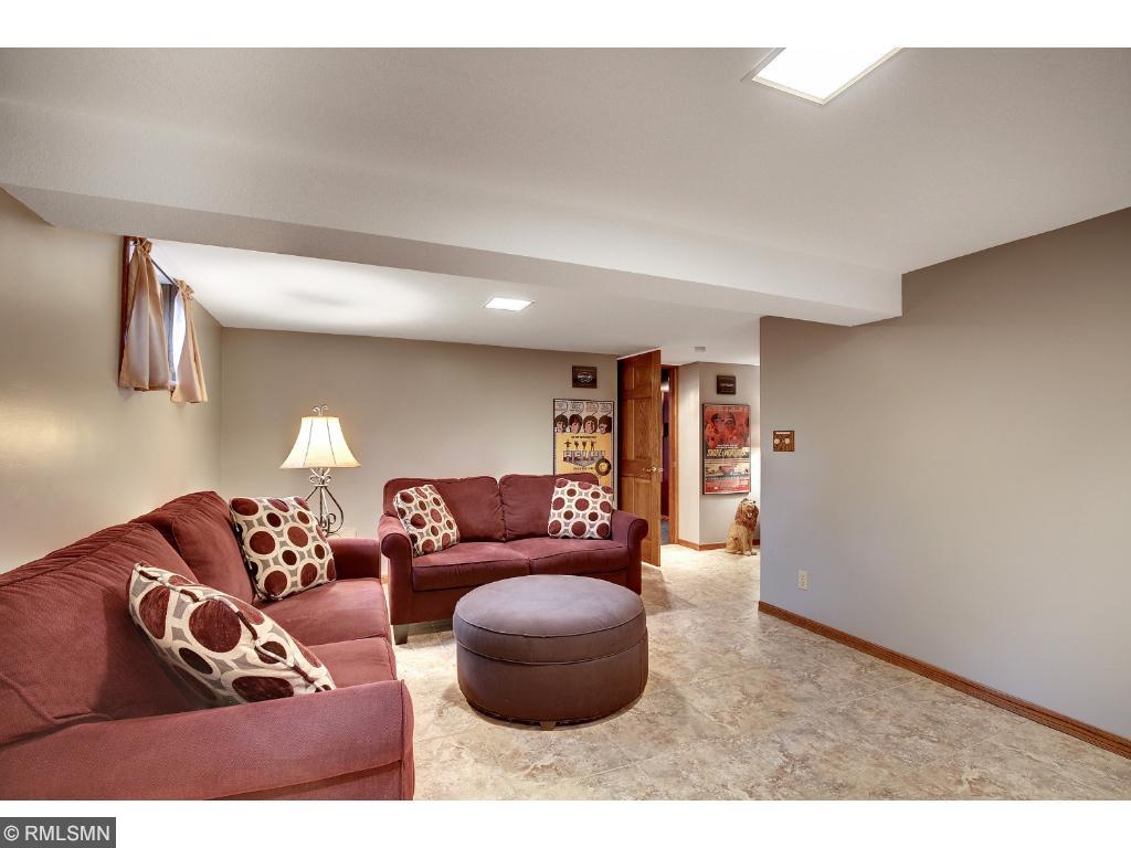 10101 Irwin Rd, Bloomington, MN 55437 photo 18